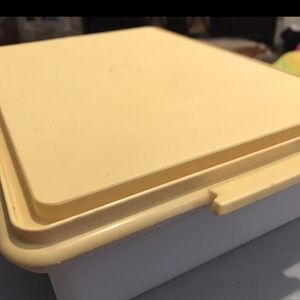 Vintage Tupperware Yellow 13.5"x9.5"x3" Sheet Cake Cupcake Tray Container